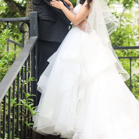 Wedding dress - Picture 8 of 12